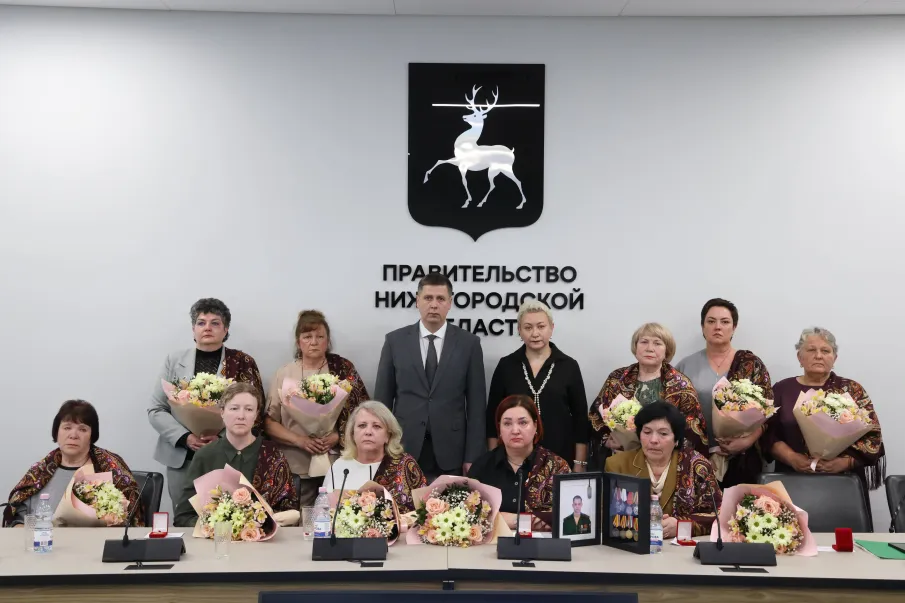 Почетный знак «Признание», учрежденный Нижегородским советом женщин, вручили 10 матерям погибших на СВО бойцов